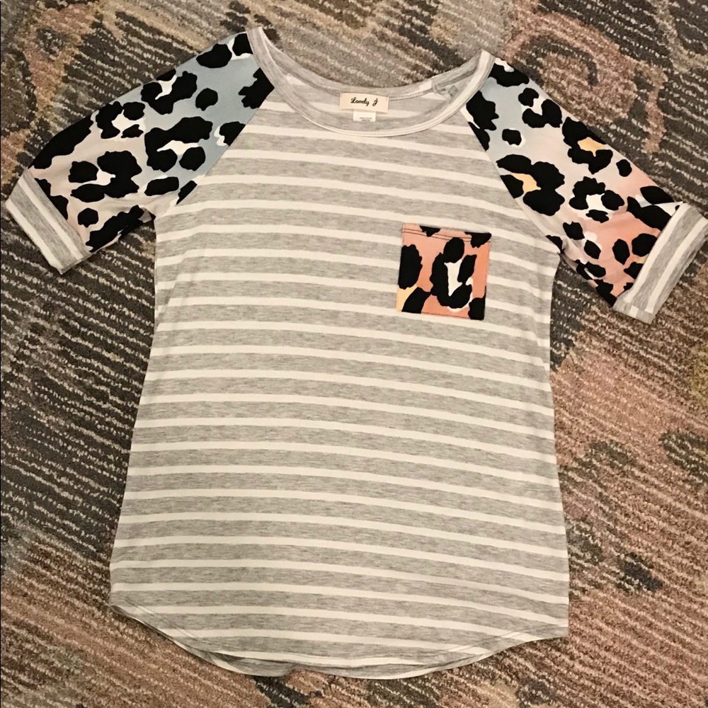 Stripe top with pastel animal print pocket NWT!